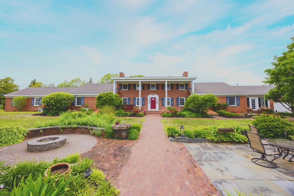 Pending $1,599,900 • Co-Listing Agent