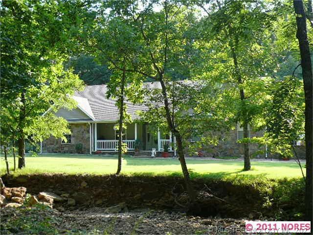 Beautiful stone and vinyl home with approx. 6 acre