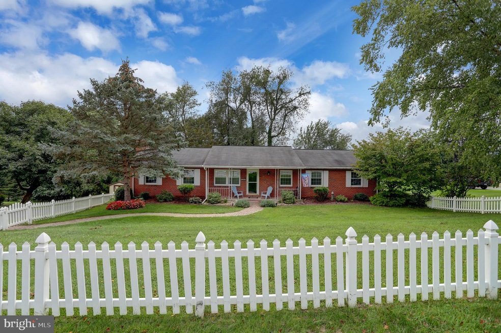 1040 Skyview Dr, Milton, PA 17847 - photo 1