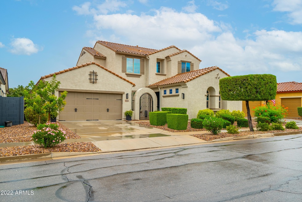 3 Car Tandem Garage Court Yard Casita