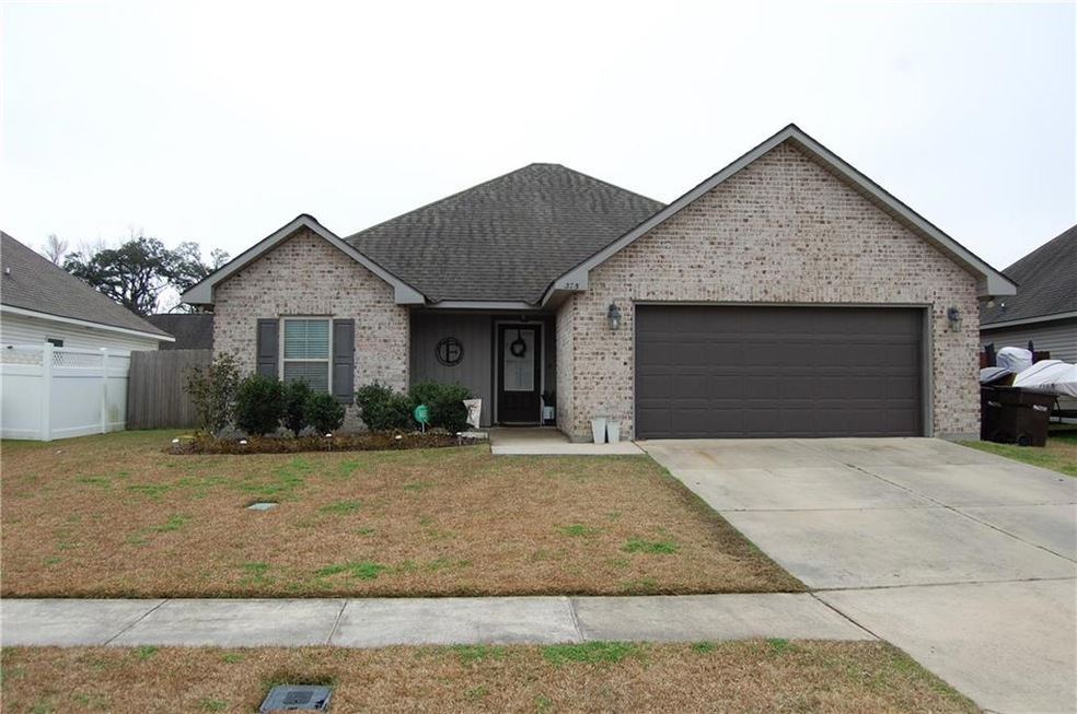 325 Ashton Oaks Ln, Luling, LA 70070 - photo 1