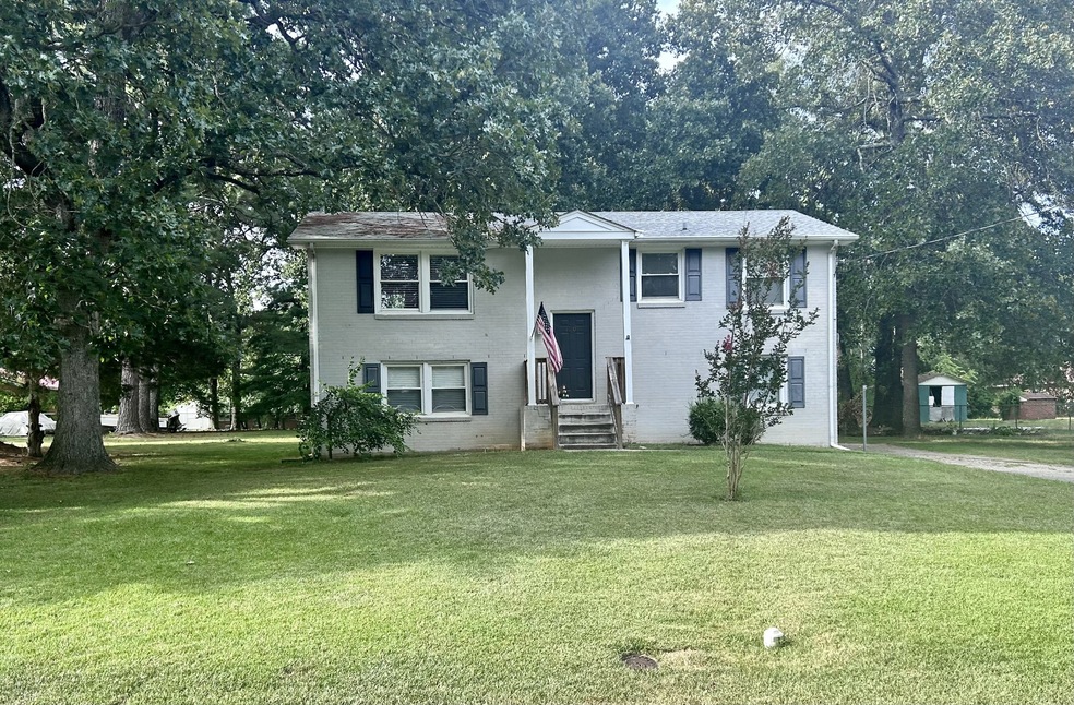 1205 Shady Ln, Manchester, TN 37355 - photo 1