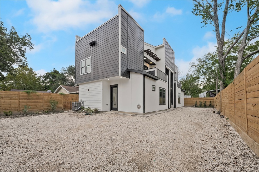 7914 Pointer St unit B, Houston, TX 77016 - photo 1