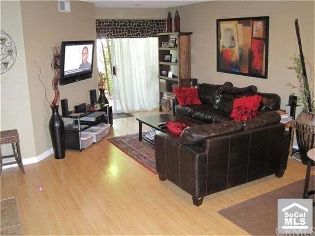 Open Floor Plan, leading to the backyard.