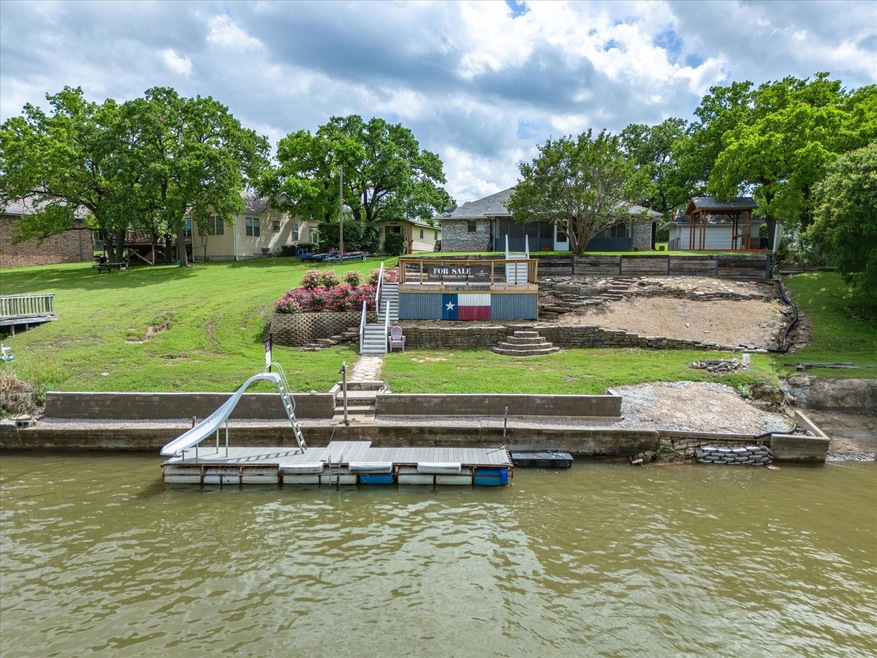 12110 N Oak Ct, Azle, TX 76020 - photo 1