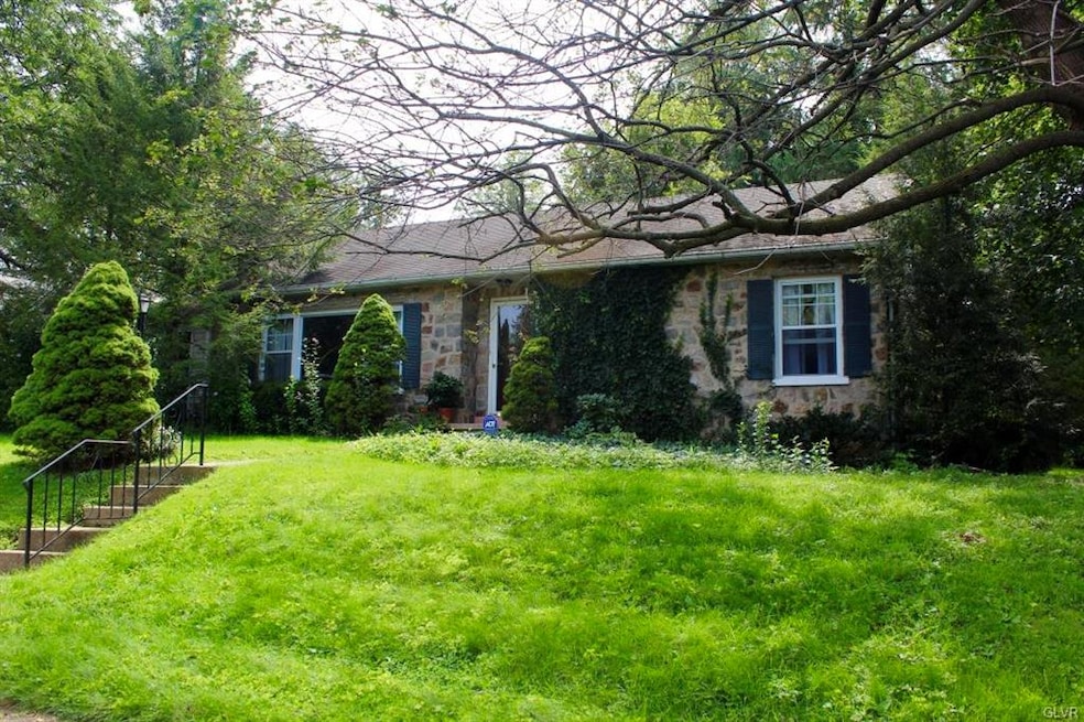 Welcome to 2652 West Walnut Street!