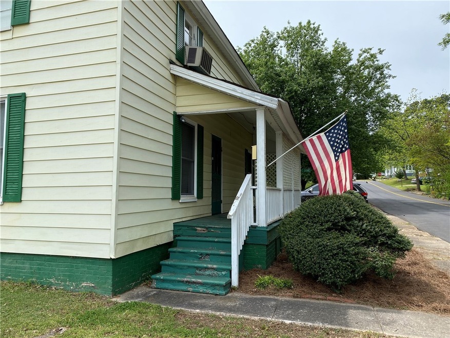 308 Lucas St, Walhalla, SC 29691 - photo 1