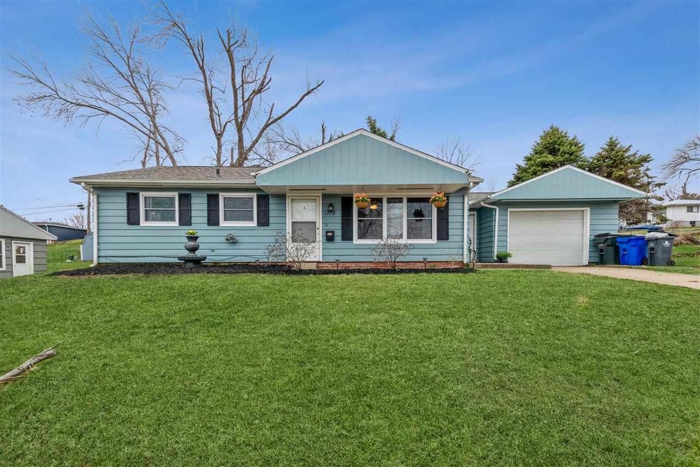 1719 11th Ave SW, Cedar Rapids, IA 52404 - photo 1