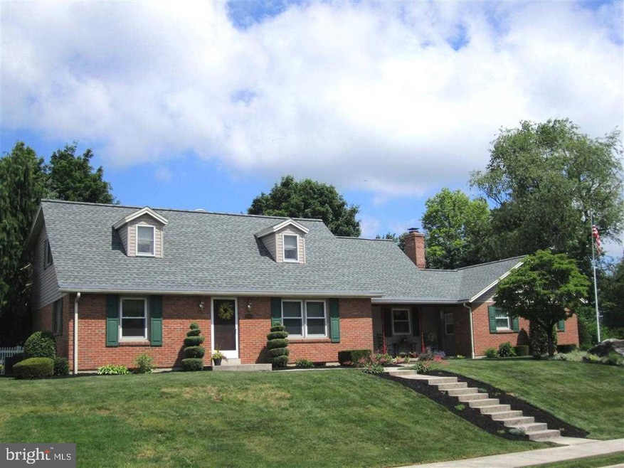 983 E Pine St, Palmyra, PA 17078 - photo 1