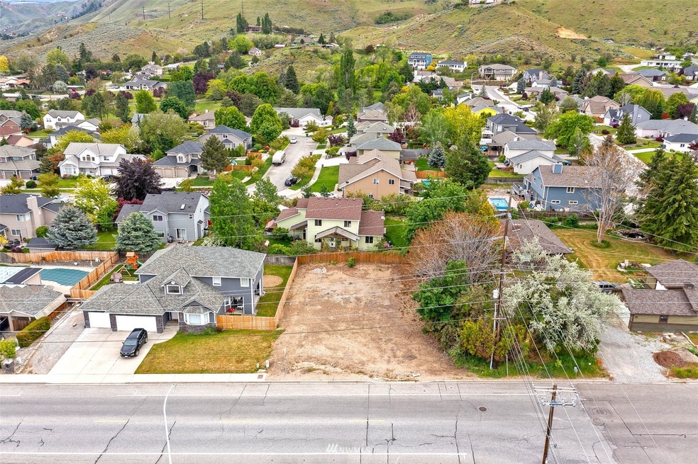 2225 5th St NE, Wenatchee, WA 98802 - photo 1