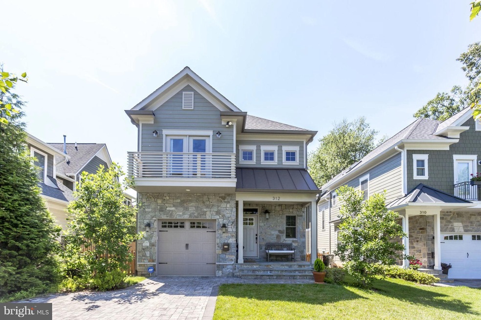 312 Pine St, Falls Church, VA 22046 - photo 1