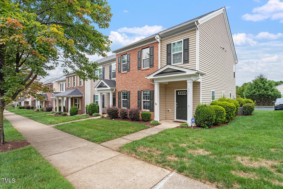 1037 Ileagnes Road_01