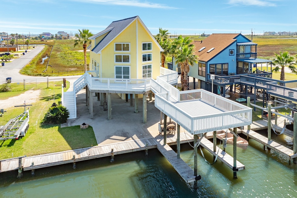 Amazing deck over the 6000lb boat lift to enjoy su