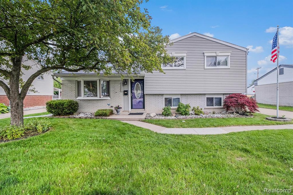 2427 Camel Dr.