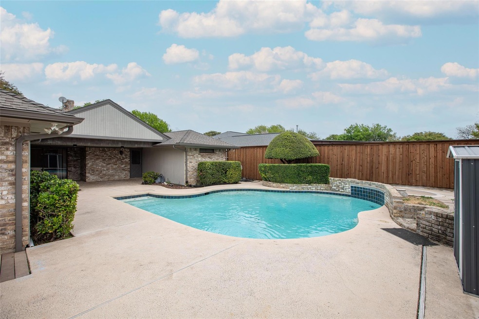 Entertain friends & family in hot Texas summers in