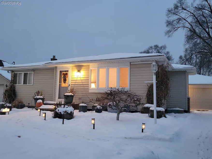 4620 Midland Ave, Waterford, MI 48329 - photo 1