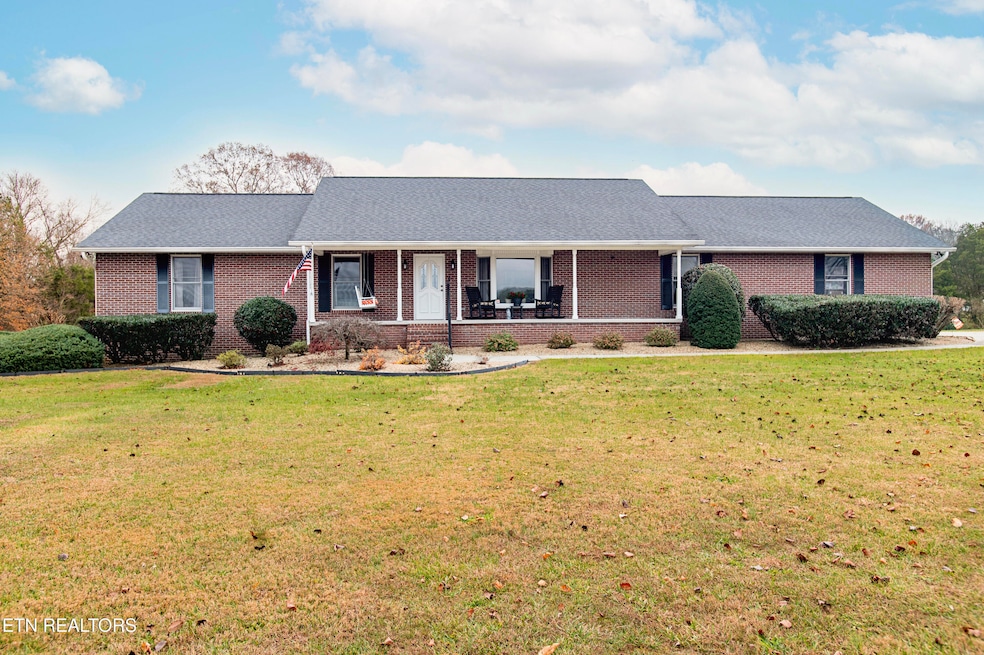 5518 W Beaver Creek Dr, Powell, TN 37849 - photo 1