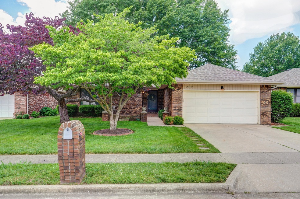 2019 S Lancaster Ave-38