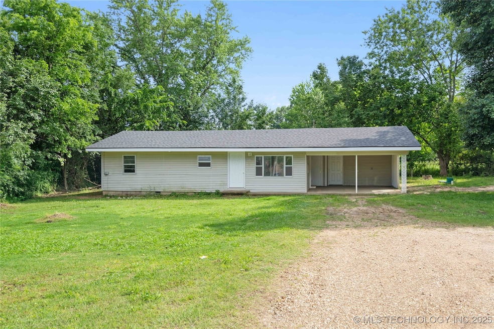 607 E Schley St, Vian, OK 74962 - photo 1