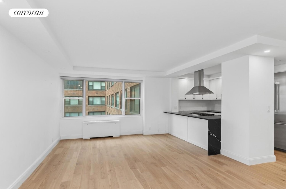 The St. Tropez unit 8R, New York, NY 10065 - photo 1