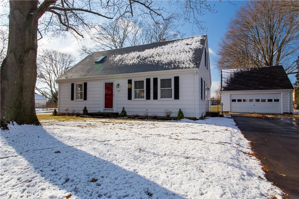 429 Forest Ave, Middletown, RI 02842 - photo 1