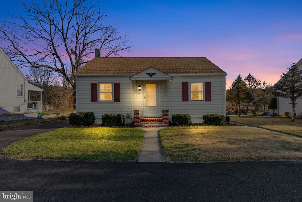 1044 Magazine Rd, Green Lane, PA 18054 - photo 1