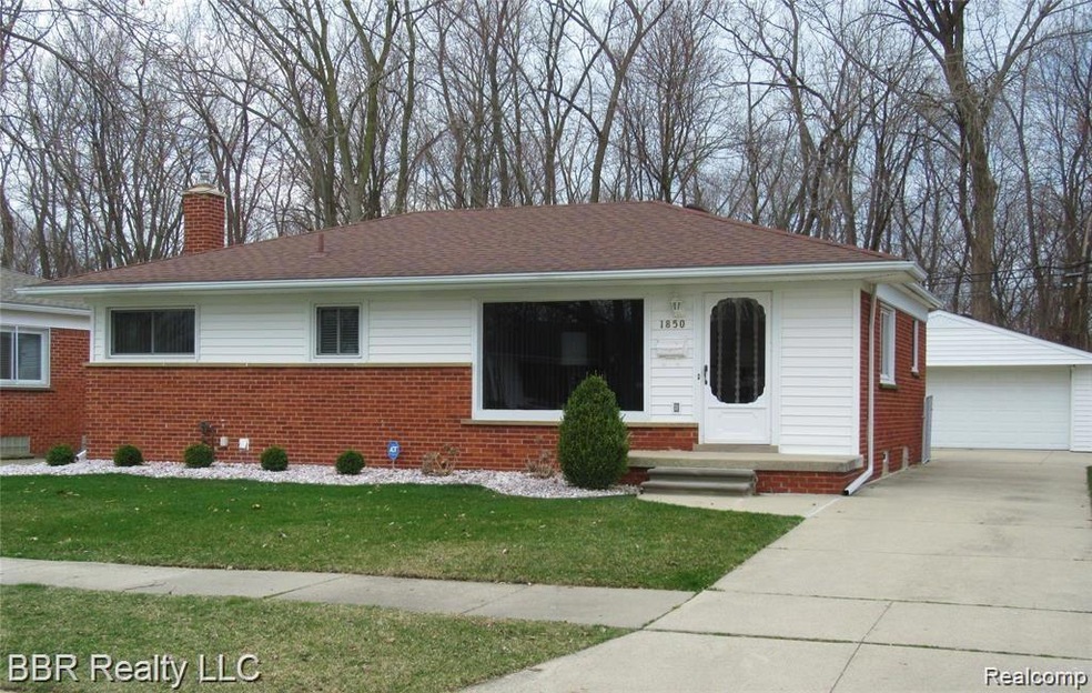 Great house great location, new roof '09, new sewe