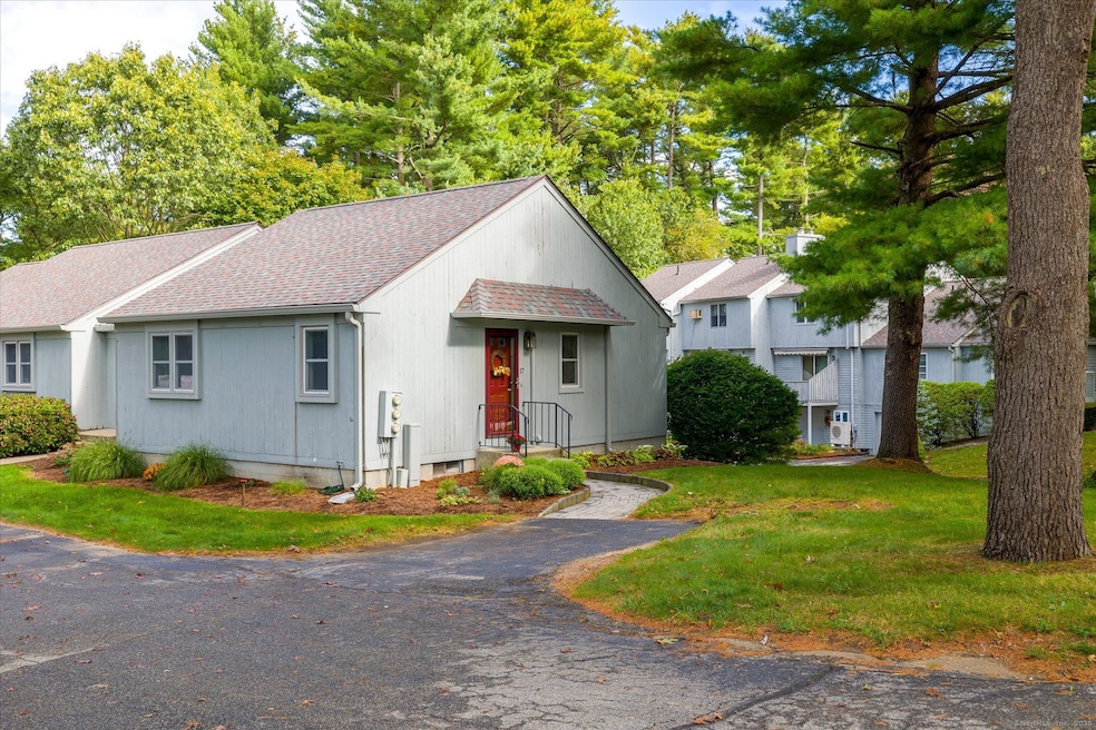 17 Woodstock Meadows, Woodstock, CT 06281 - photo 1