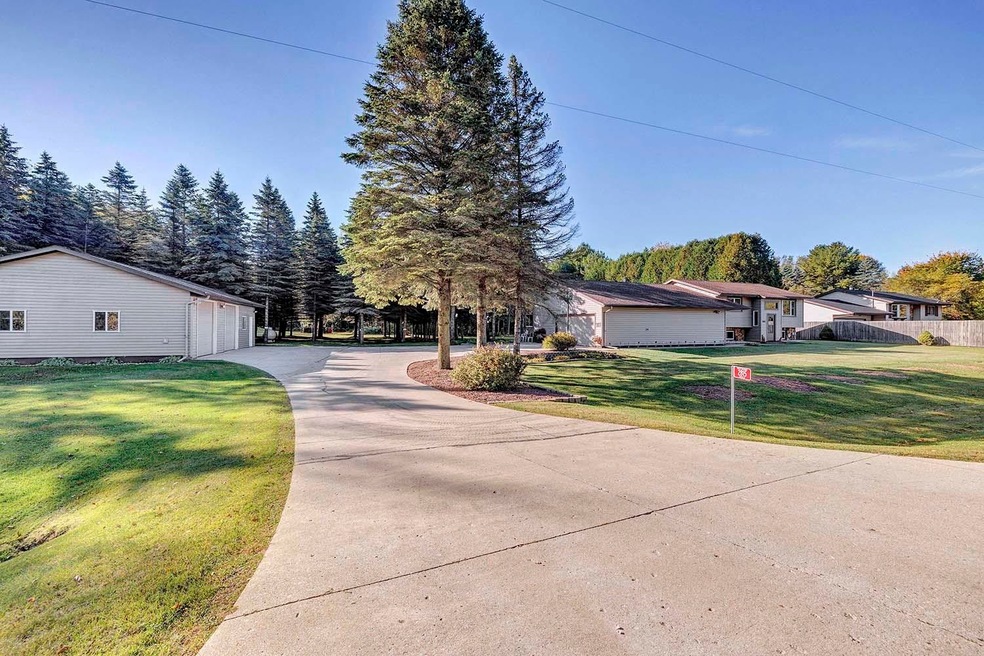 2815 Cottage Ln, Two Rivers, WI 54241 - photo 1