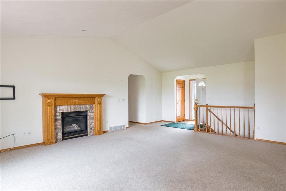 W5759 Hoelzel Way, Appleton, WI 54915 - photo 1