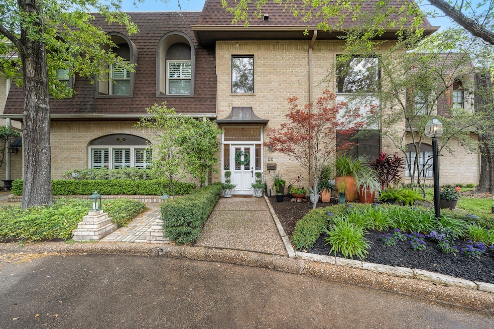 22 Bayou Pointe Dr, Houston, TX 77063 - photo 1