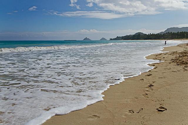 Beautiful Kailua Beach with views of the Mokes.
