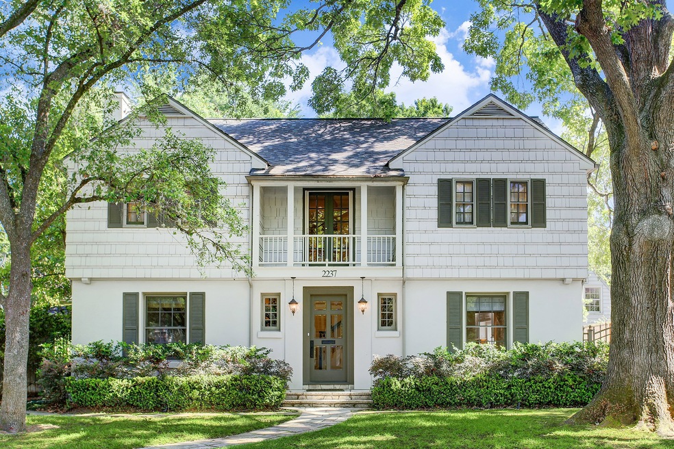 2237 Pelham Dr, Houston, TX 77019 - photo 1