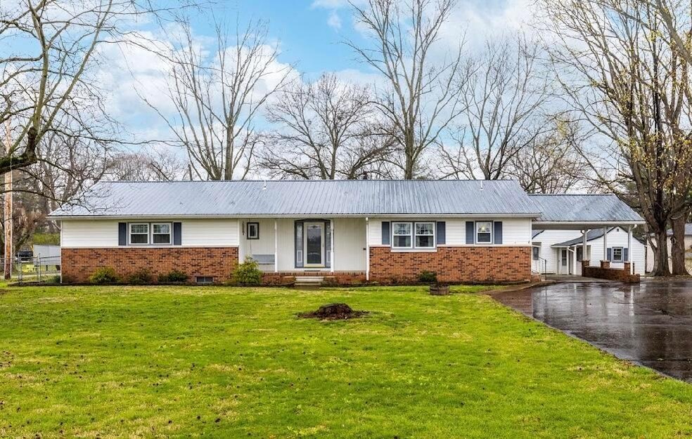 2459 N Court St, Circleville, OH 43113 - photo 1