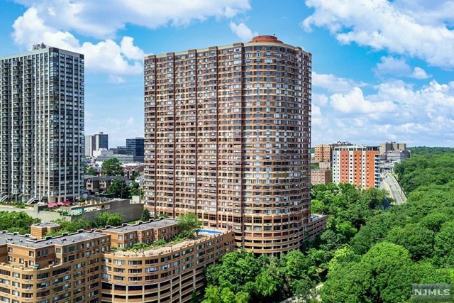 Palisades unit 4012, Fort Lee, NJ 07024 - photo 1