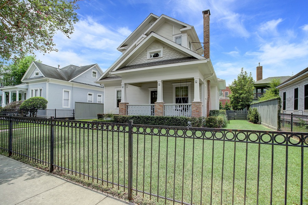 821 Cortlandt St, Houston, TX 77007 - photo 1