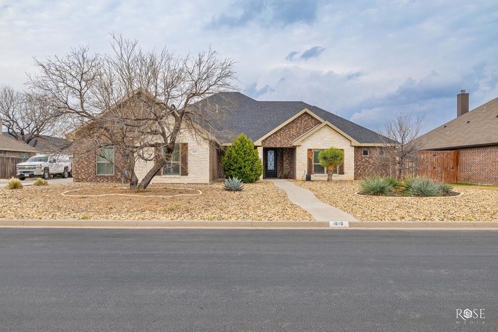 1610 Pine Valley St, San Angelo, TX 76904 - photo 1