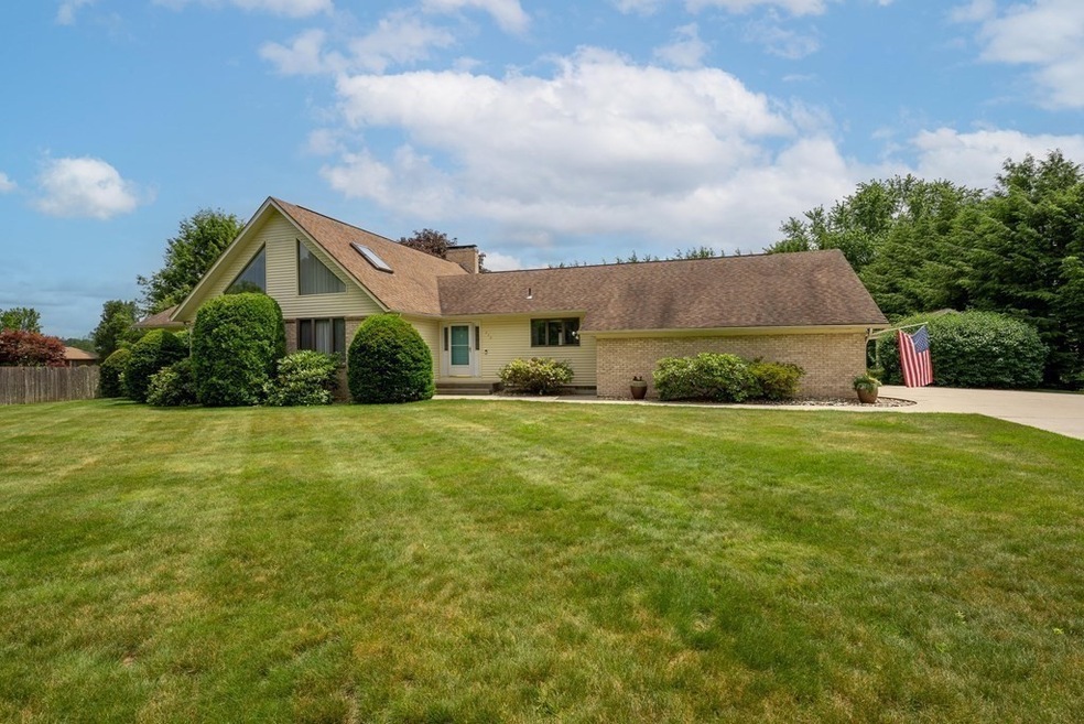 260 Jeffrey Ln, West Springfield, MA 01089 - photo 1