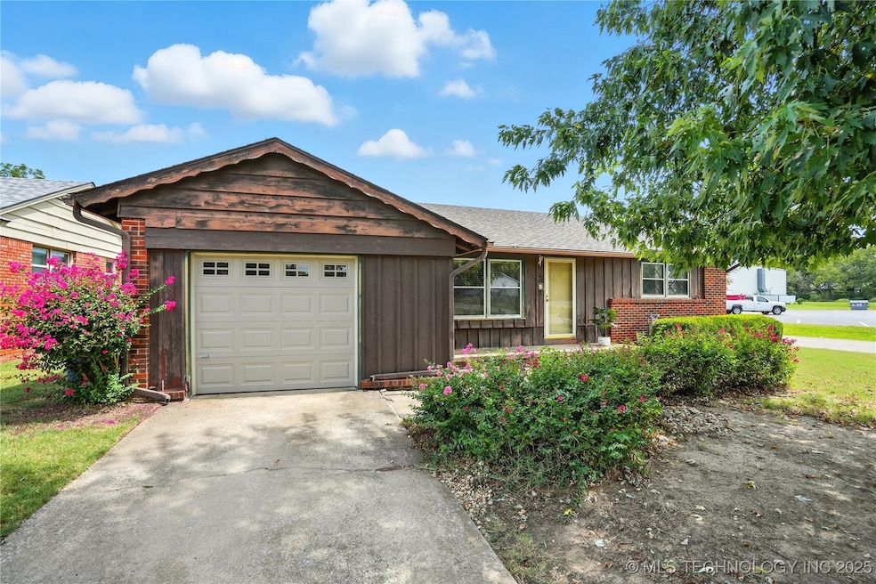 5197 S 34th West Ave, Tulsa, OK 74107 - photo 1