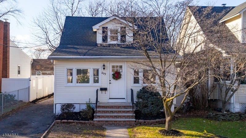 809 Harrell Ave, Woodbridge, NJ 07095 - photo 1