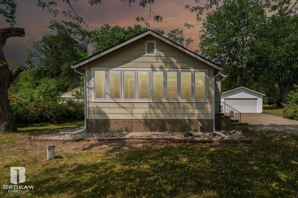 2187 Disch St, Flushing, MI 48433 - photo 1