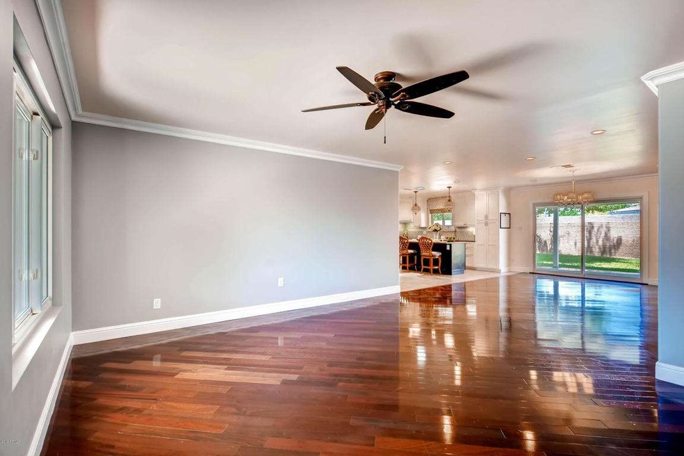 8408 E Piccadilly Rd-print-005-7-Living