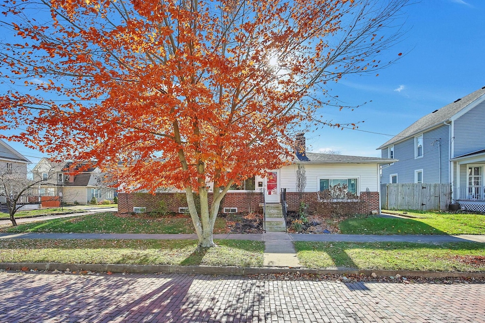 2-web-or-mls-220-e-sugar-st