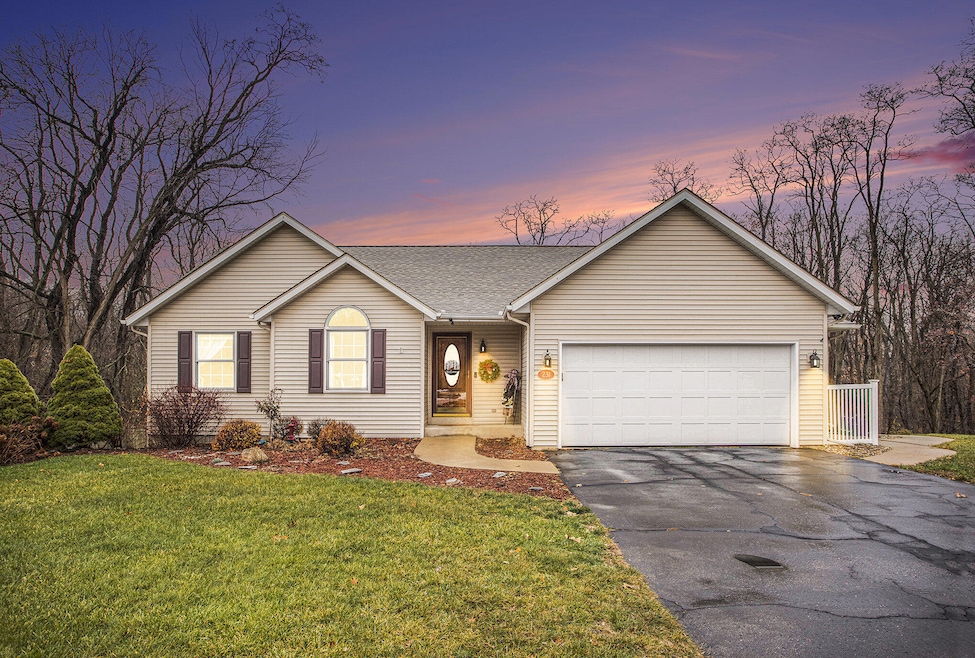 231 Embury Dr, Battle Creek, MI 49014 - photo 1