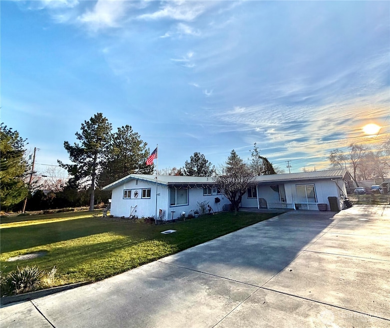 541 Fairchild Loop, Moses Lake, WA 98837 - photo 1