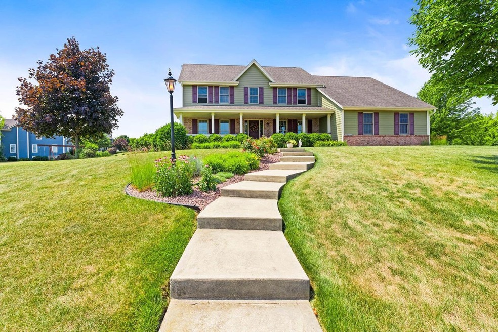 W130N6527 Crestwood Dr, Menomonee Falls, WI 53051 - photo 1