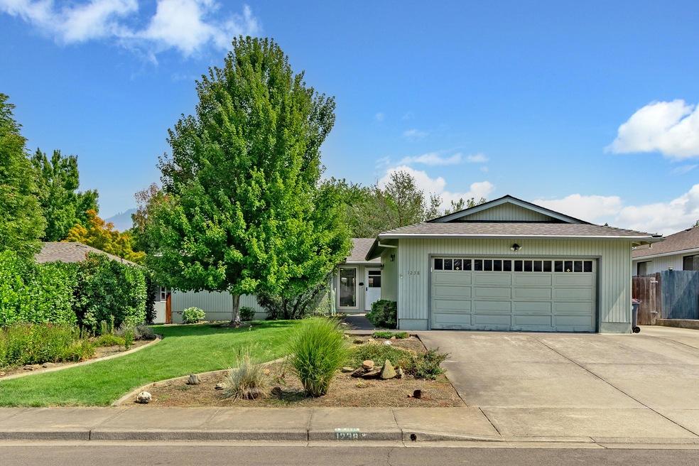 1238 Paulita Dr, Medford, OR 97504 - photo 1