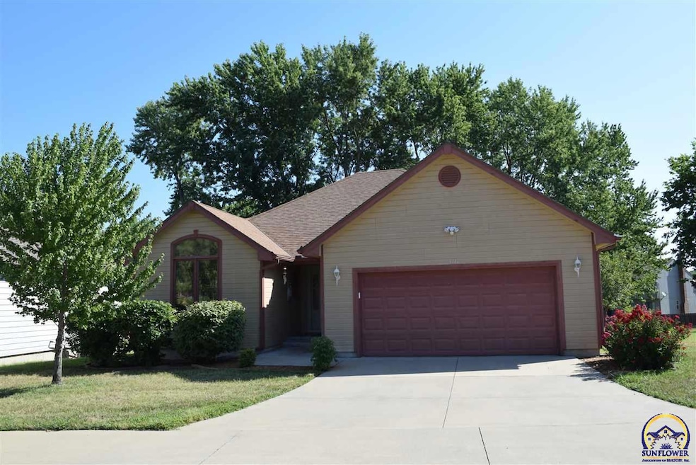 3716 SW Brooklawn Cir, Topeka, KS 66610 - photo 1