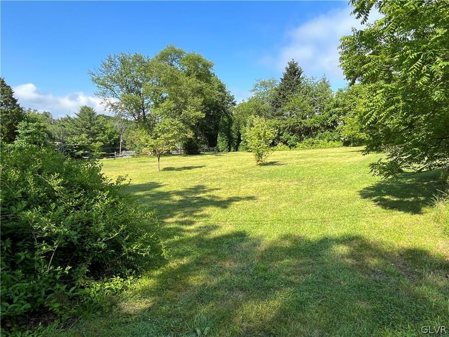 2212 Skyline Dr, Slatington, PA 18080 - photo 1