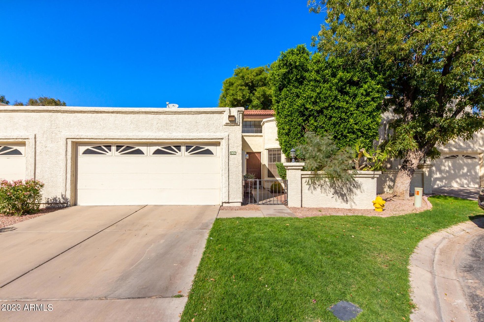 1906 E Vinedo Ln